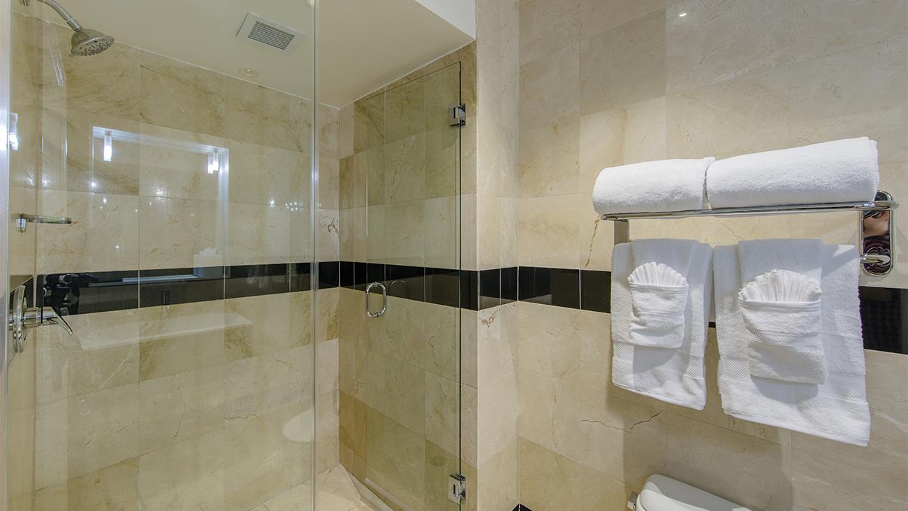 King Studio Bathroom